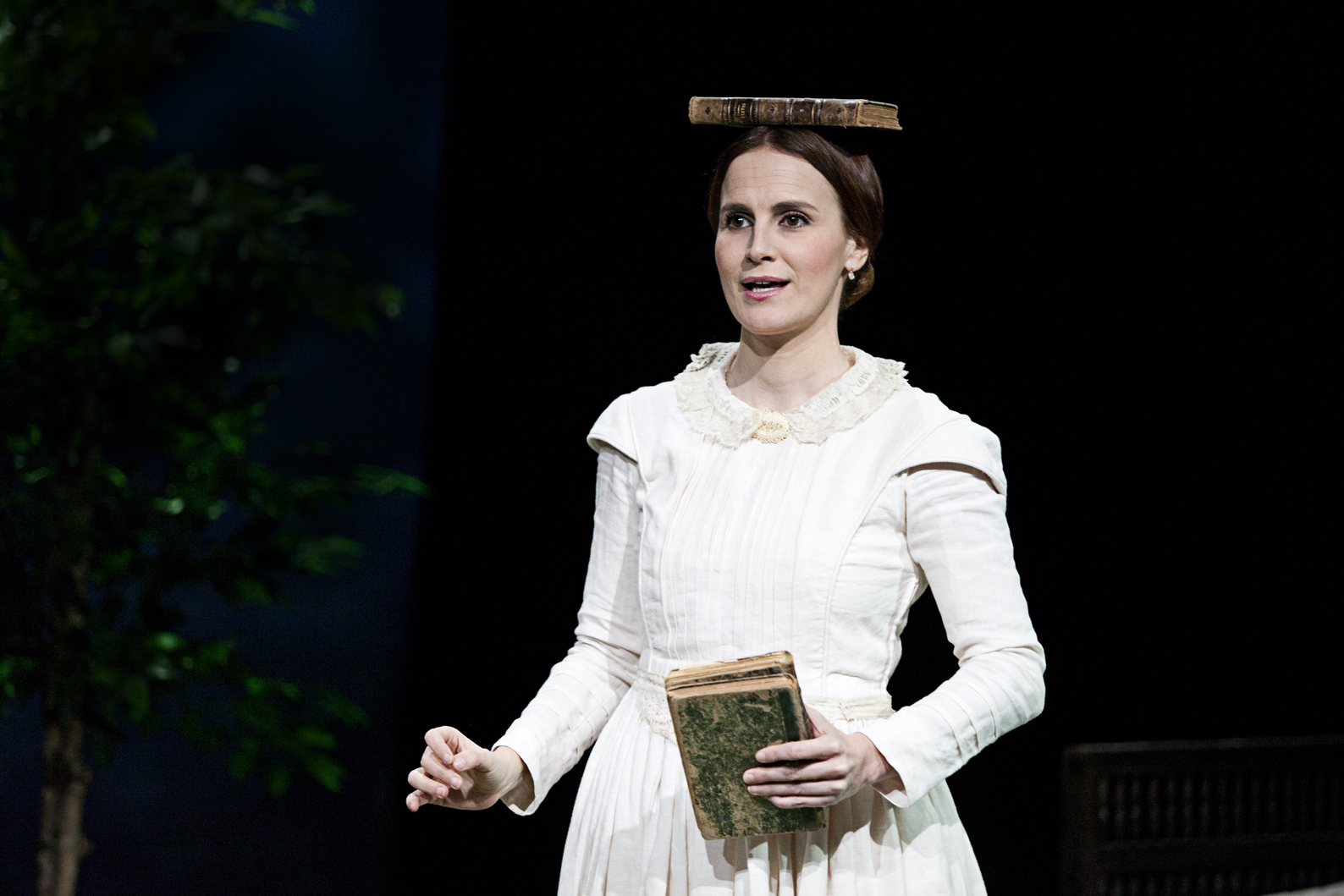 La dama de blanco, Emily Dickinson, teatro quique san francisco, la guindalera, juan pastor